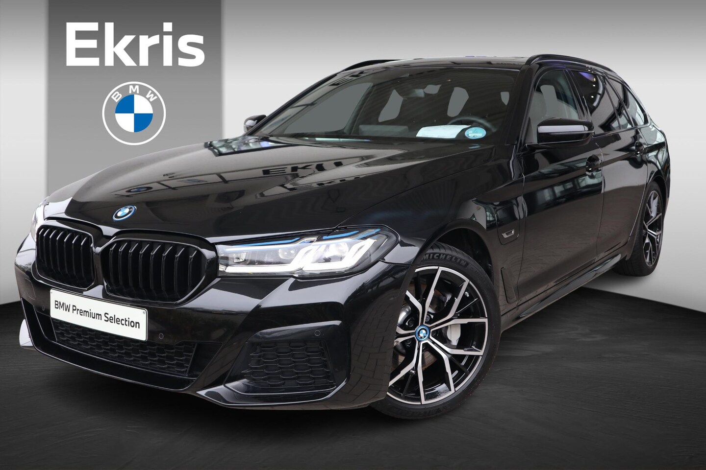 BMW 5-serie Touring - 530e xDrive M Sportpakket | Driving Assistant | Comfort Access pakket - AutoWereld.nl