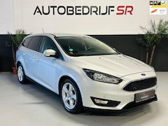 Ford Focus Wagon - 1.0 Titanium Achteruitrijcamera Navigatie Cruise Controle Stoelverwarming Vol opties