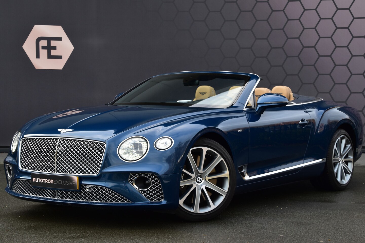 Bentley Continental GTC - 4.0 V8 ORIGINEEL | ADAPTIVE CRUISE | STOELVERWARMING & VERKOELING | MASSAGE | ORIGINEEL NE - AutoWereld.nl