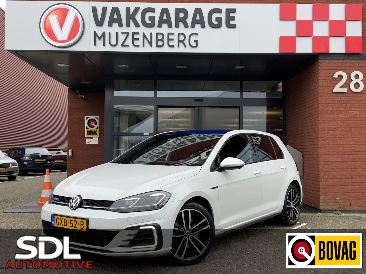 Volkswagen Golf - 1.4 TSI GTE EDITION // FULL LED // LEDER // CAMERA // PDC // APPLE CARPLAY / ANDROID AUTO! - AutoWereld.nl