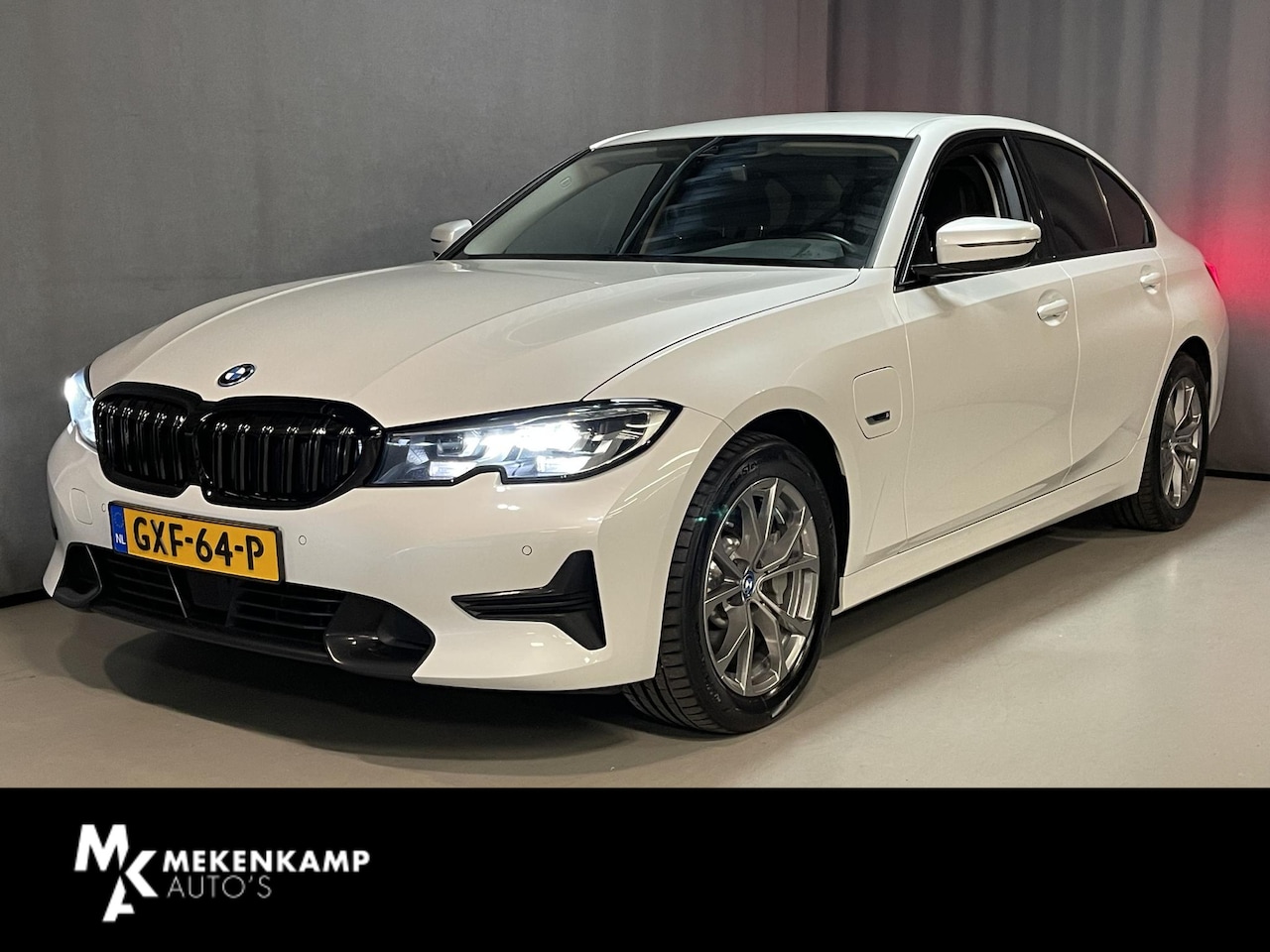 BMW 3-serie - 330e Sport Line 17"/Adaptieve cruise/Stuur + stoelverwarming/PDC v+a/Sportstoelen + memory - AutoWereld.nl