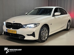 BMW 3-serie - 330e Sport Line 17"/Adaptieve cruise/Stuur + stoelverwarming/PDC v+a/Sportstoelen + memory