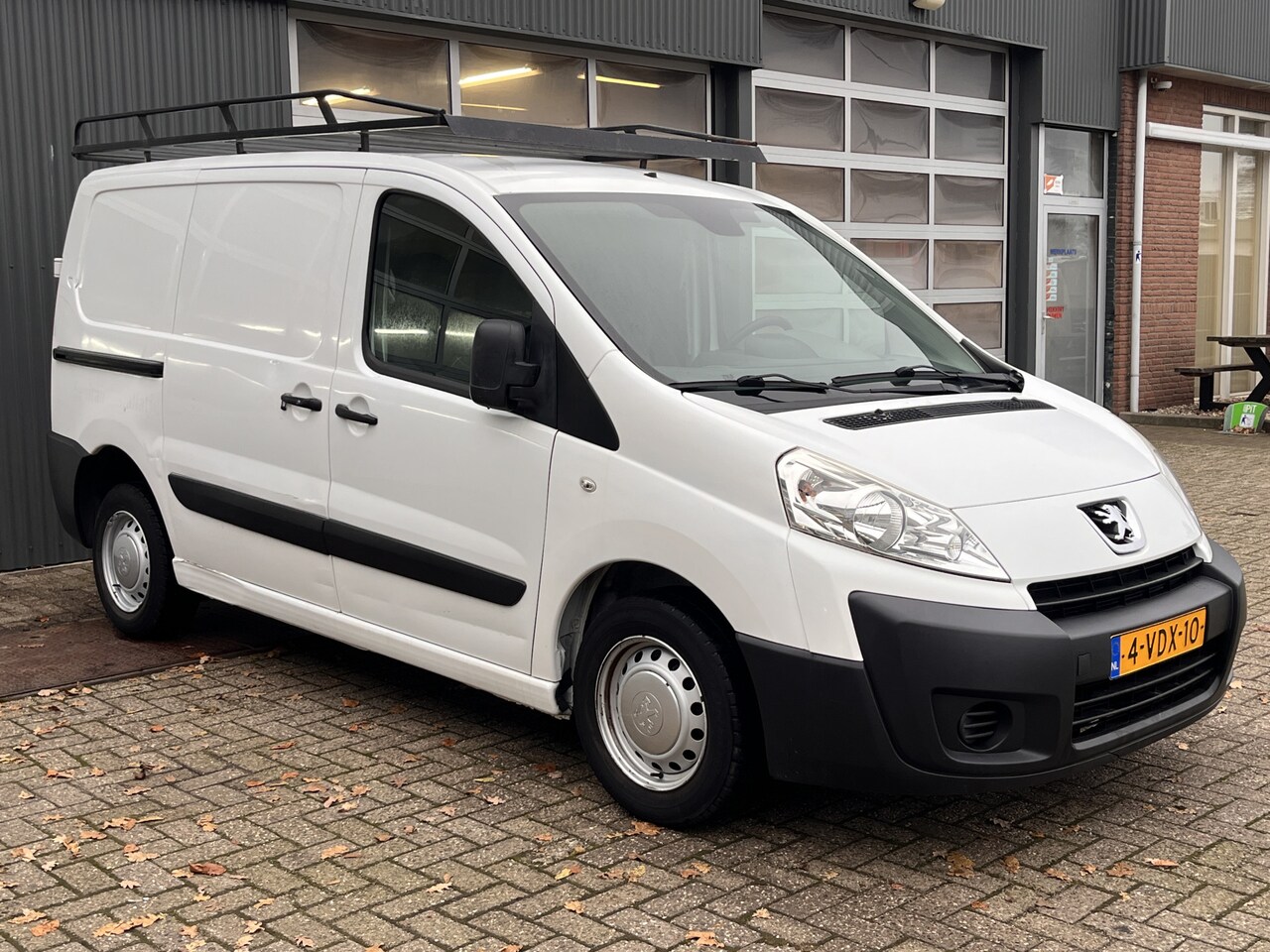 Peugeot Expert - 227 1.6 HDI L1H1 Airco Trekhaak 1672kg trekgewicht Kastinrichting Imperiaal 3-Persoons Stu - AutoWereld.nl