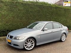 BMW 3-serie - 320i AUTOMAAT/LEER/NAVI/PDC/RIJDT GOED/APK NIEUW