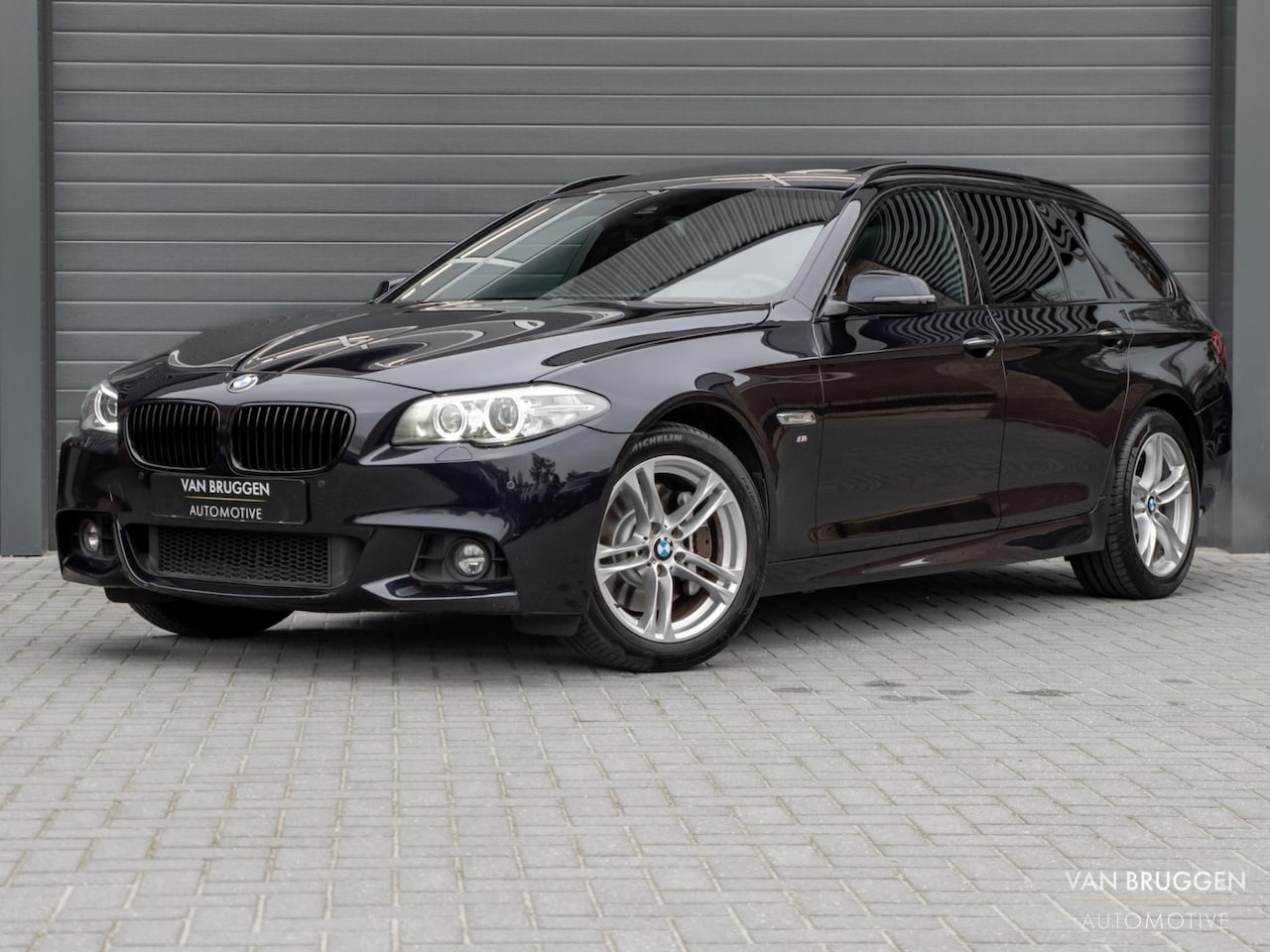 BMW 5-serie Touring - 528i High Executive M-Sport Pano Trekhaak Leder Head-up Memory Camera - AutoWereld.nl