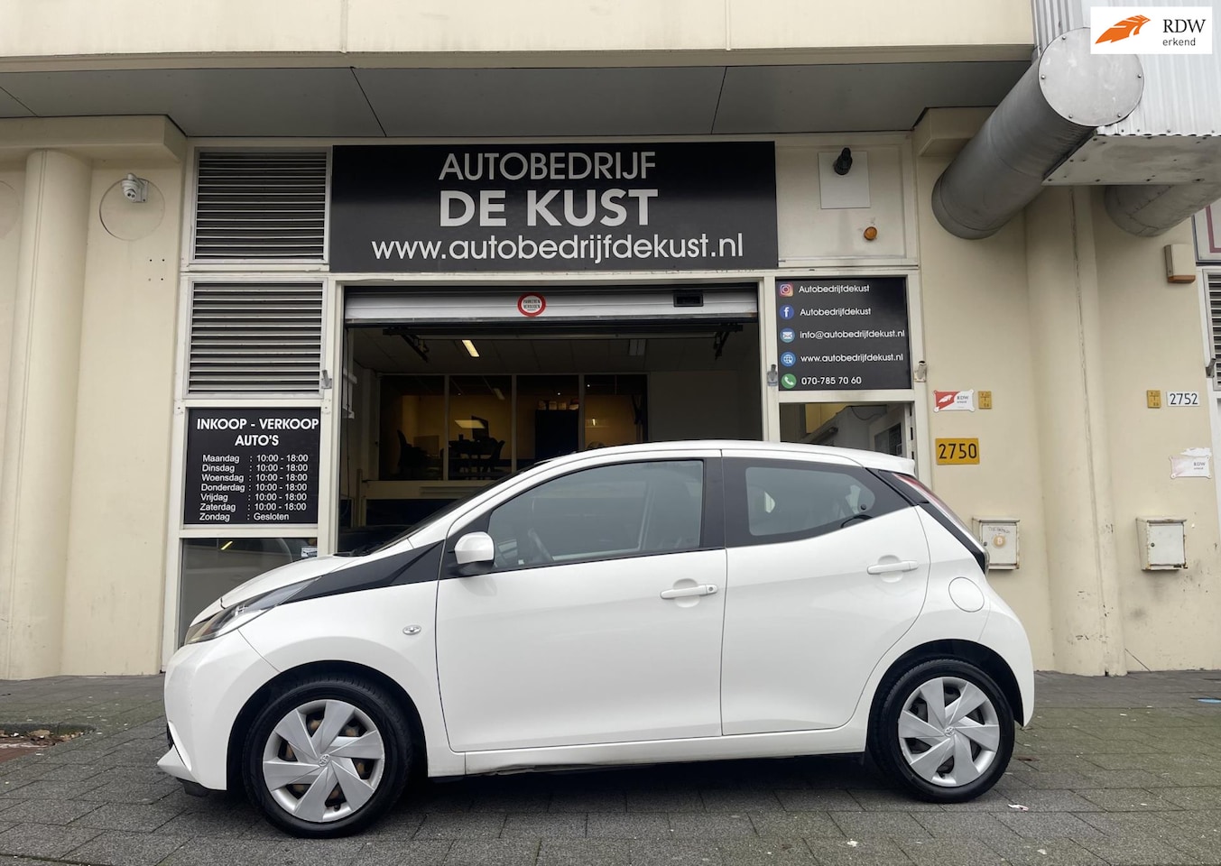 Toyota Aygo - 1.0 VVT-i x-play 2016 Navi-Camera Airco - AutoWereld.nl