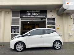 Toyota Aygo - 1.0 VVT-i x-play 2016 Navi-Camera Airco