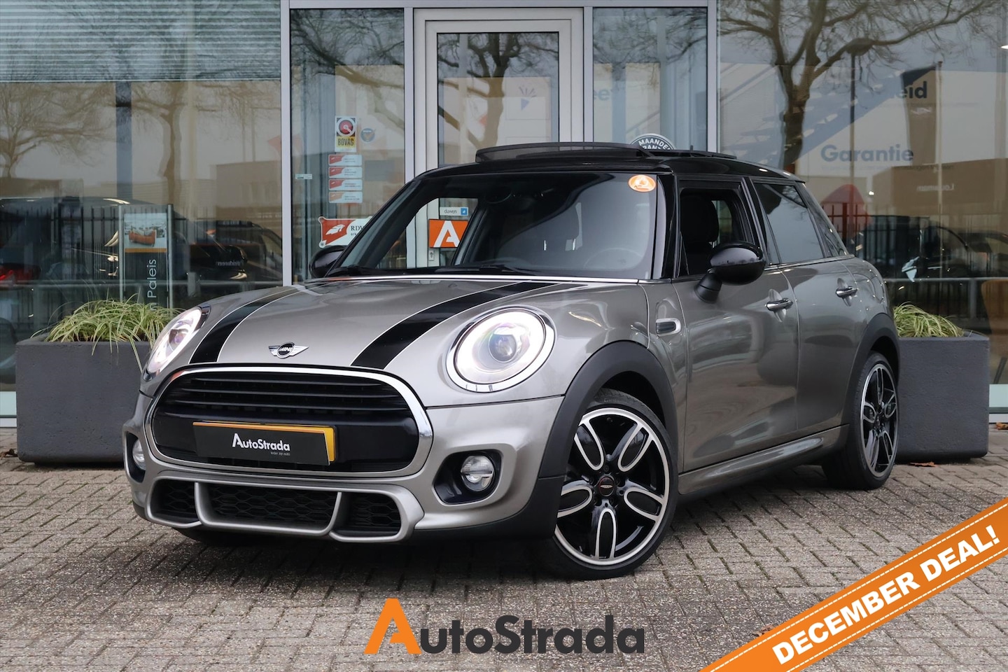 MINI John Cooper Works - JCW 1.5 136PK 5-Deurs AUT | Pano | Navi | Stoelverwarming | LED | Climate - AutoWereld.nl