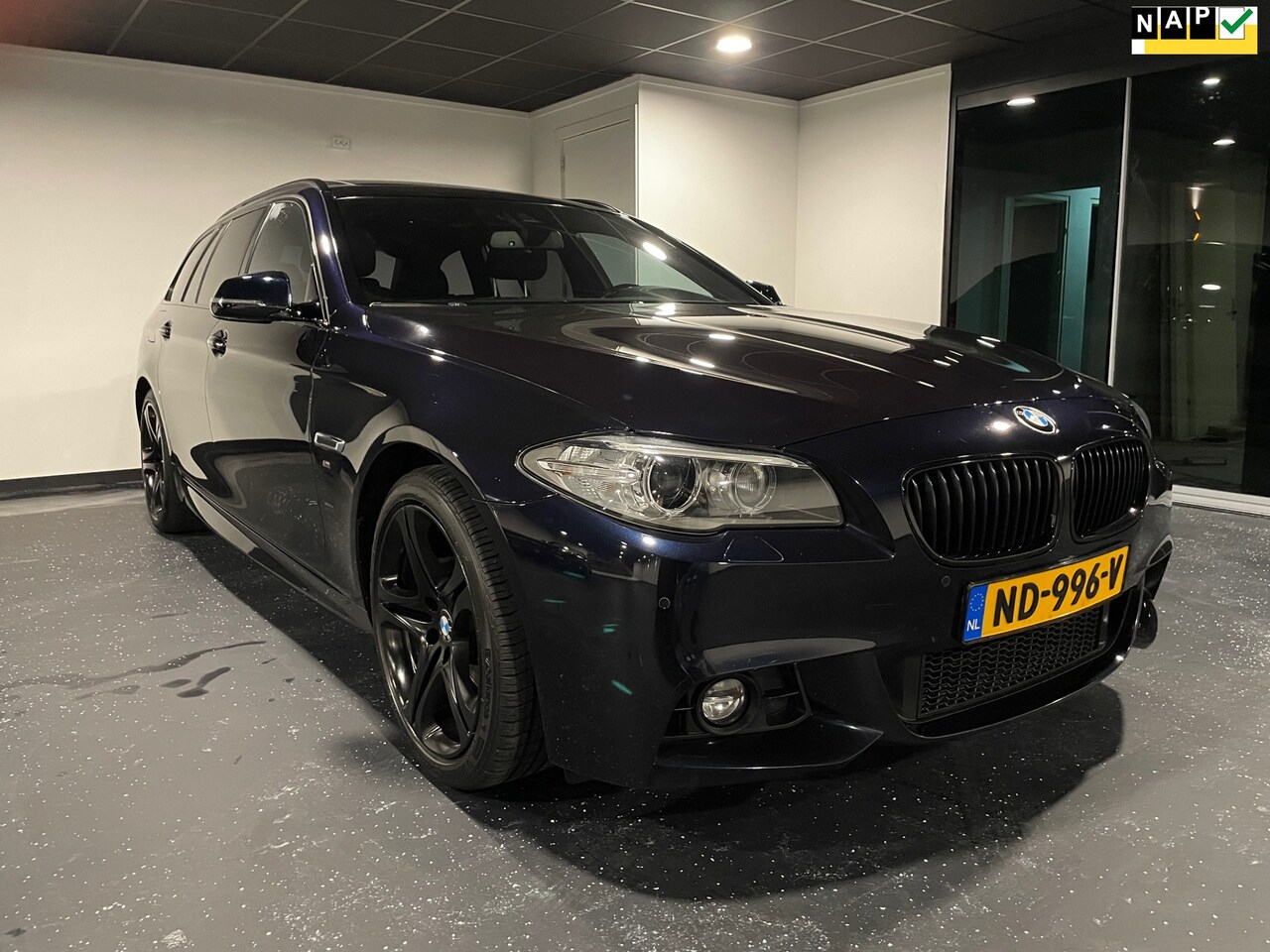 BMW 5-serie Touring - 520d Luxury Edition M PAKKET/PANO/HEAD UP/NWE APK. - AutoWereld.nl