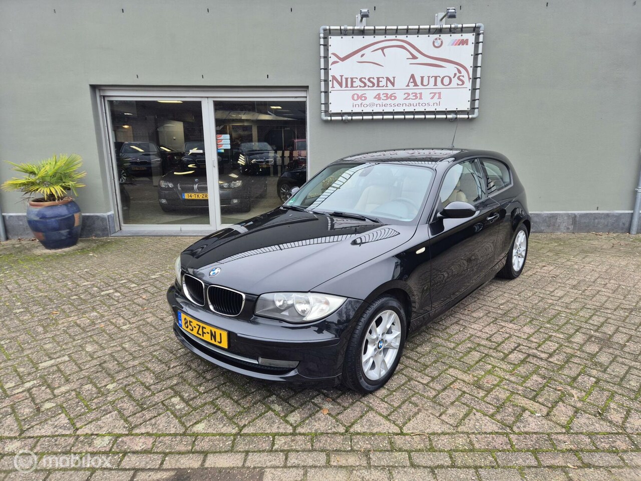 BMW 1-serie - E81 116i Executive Leder/Navi/Trekhaak - AutoWereld.nl