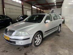 Skoda Octavia Combi - 1.6 Elegance