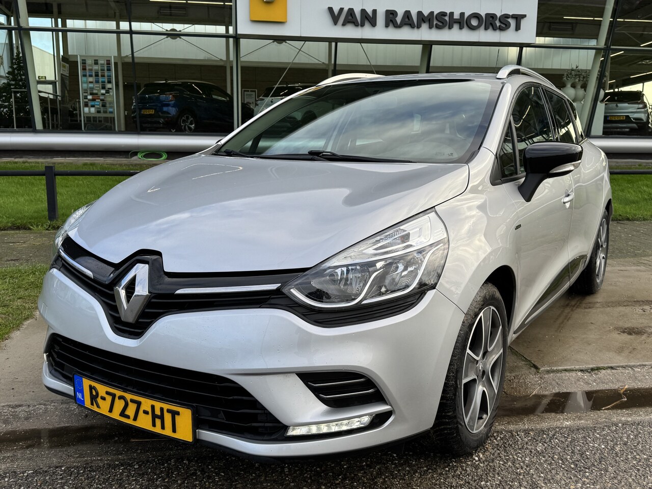 Renault Clio Estate - 0.9 TCe Limited Dealer onderhouden/ Trekhaak/ Velgen/ Parkeerhulp Achter - AutoWereld.nl