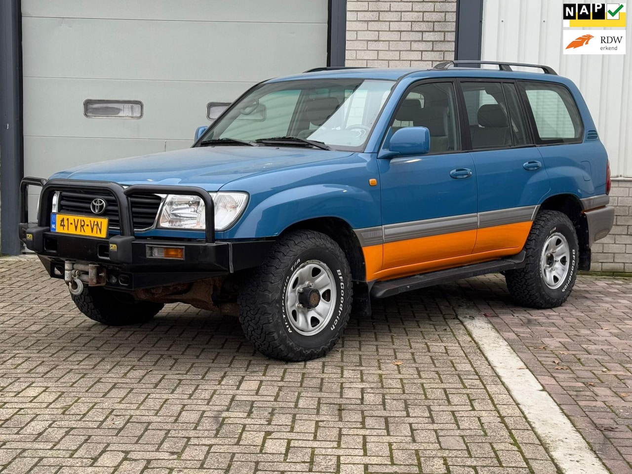 Toyota Land Cruiser 100 - LandCruiser 4.2 VX Standard Roof Window Van - AutoWereld.nl