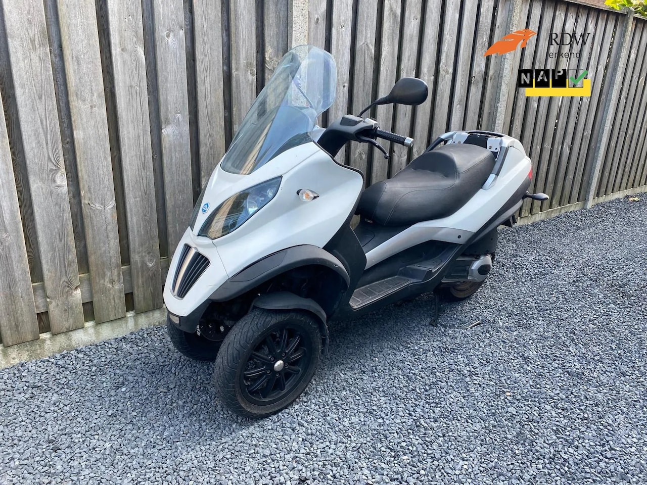 Piaggio MP3 - Scooter 300 LT - AutoWereld.nl