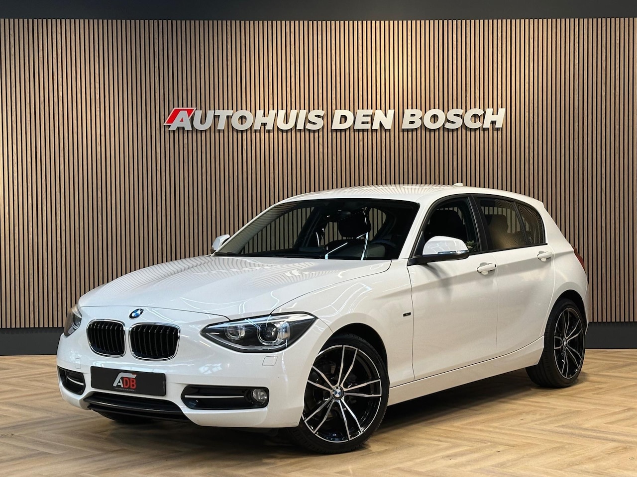 BMW 1-serie - 116i Executive 136PK - Navigatie - Automaat - AutoWereld.nl