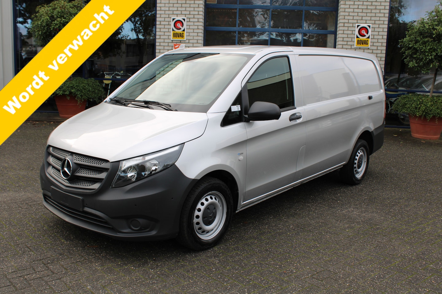 Mercedes-Benz Vito - 116 CDI Lang Audio 40 navigatie met parkeer pakket en camera, Stoelverwarming, Etc. - AutoWereld.nl