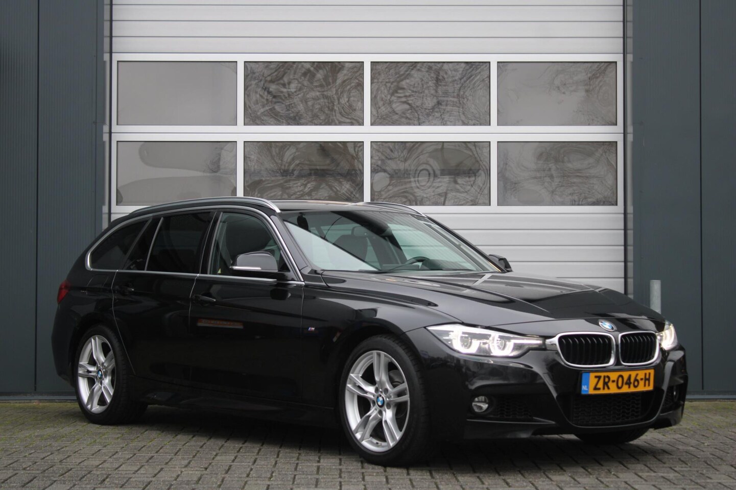 BMW 3-serie Touring - 318i M Sport Corporate Lease Automaat Clima/Cruise/Nav/Bluetooth/PDC/LederSportstoel/LED/1 - AutoWereld.nl