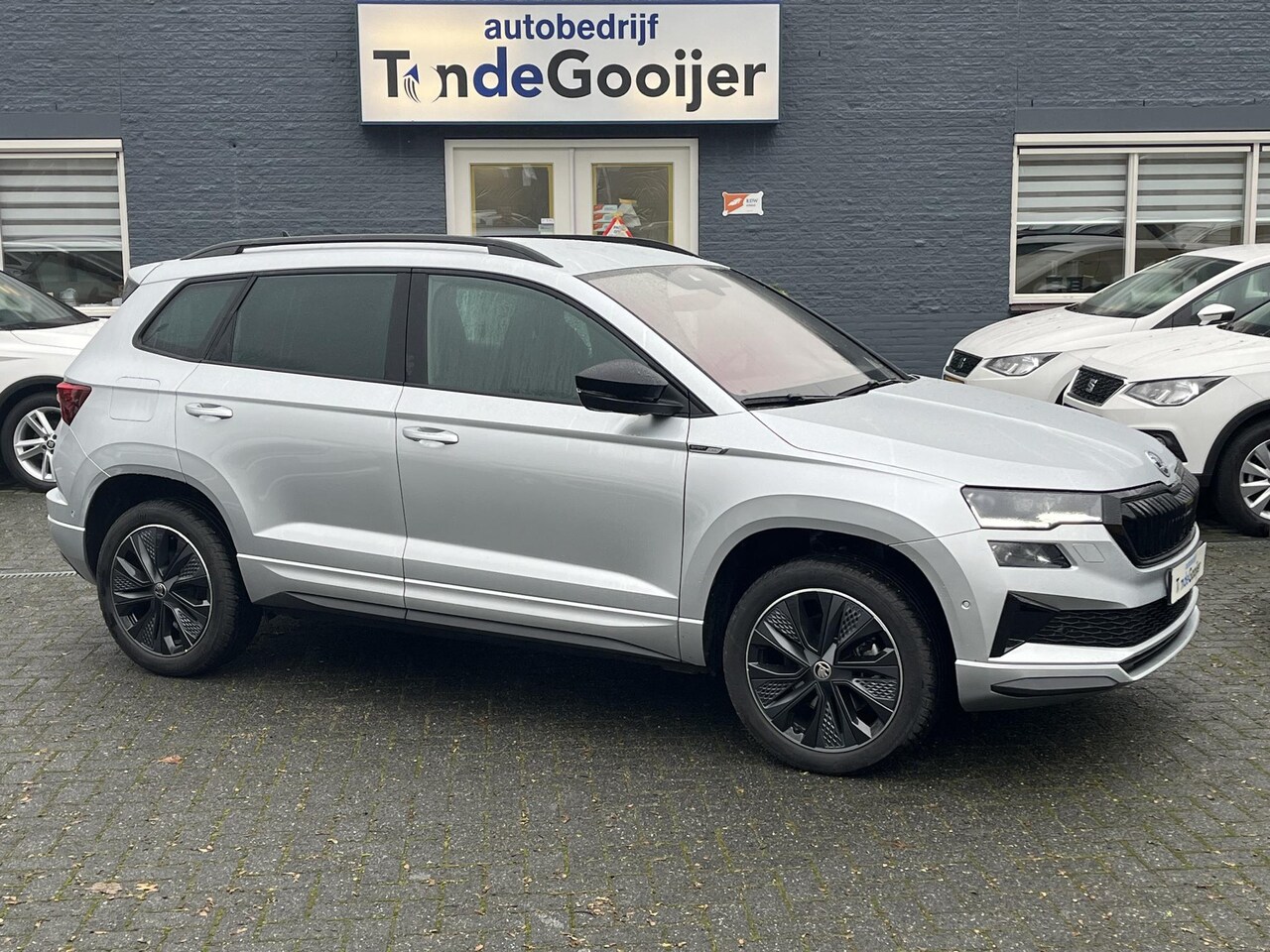 Skoda Karoq - 1.5 TSi ACT DSG Sportline Business | 5 JAAR FABRIEKSGARANTIE! | - AutoWereld.nl