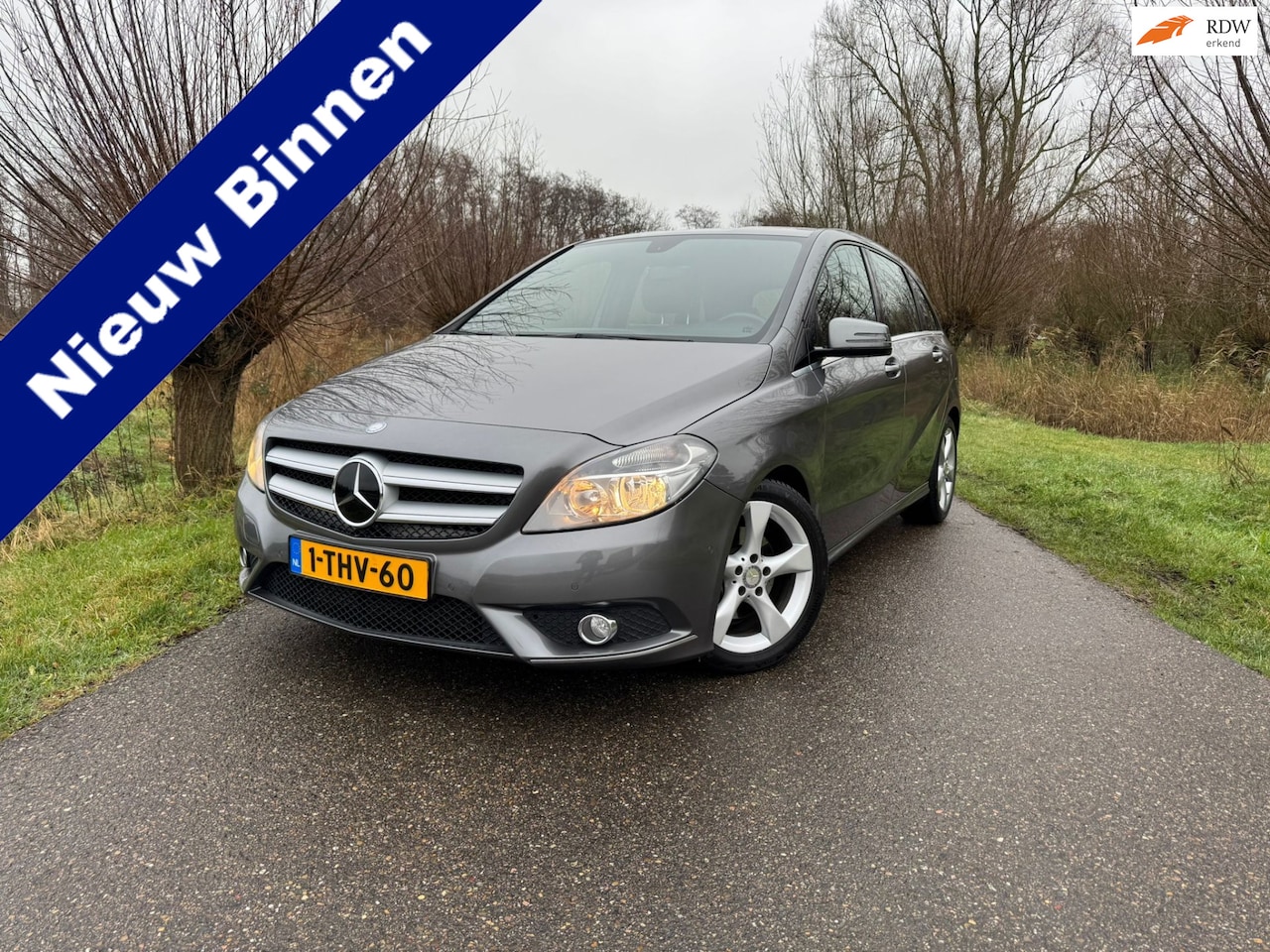 Mercedes-Benz B-klasse - 180 Ambition / Airco / Navi / Keurige Auto / Leder-Stof / PDC / LMV / - AutoWereld.nl