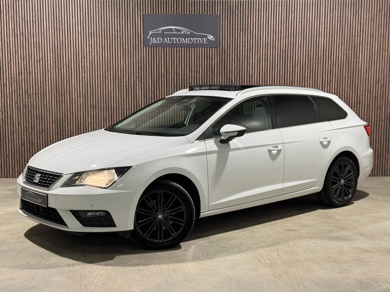 Seat Leon ST - 1.5 TSI Xcellence 2019 DSG PANO CAMERA CRUISE ACC - AutoWereld.nl