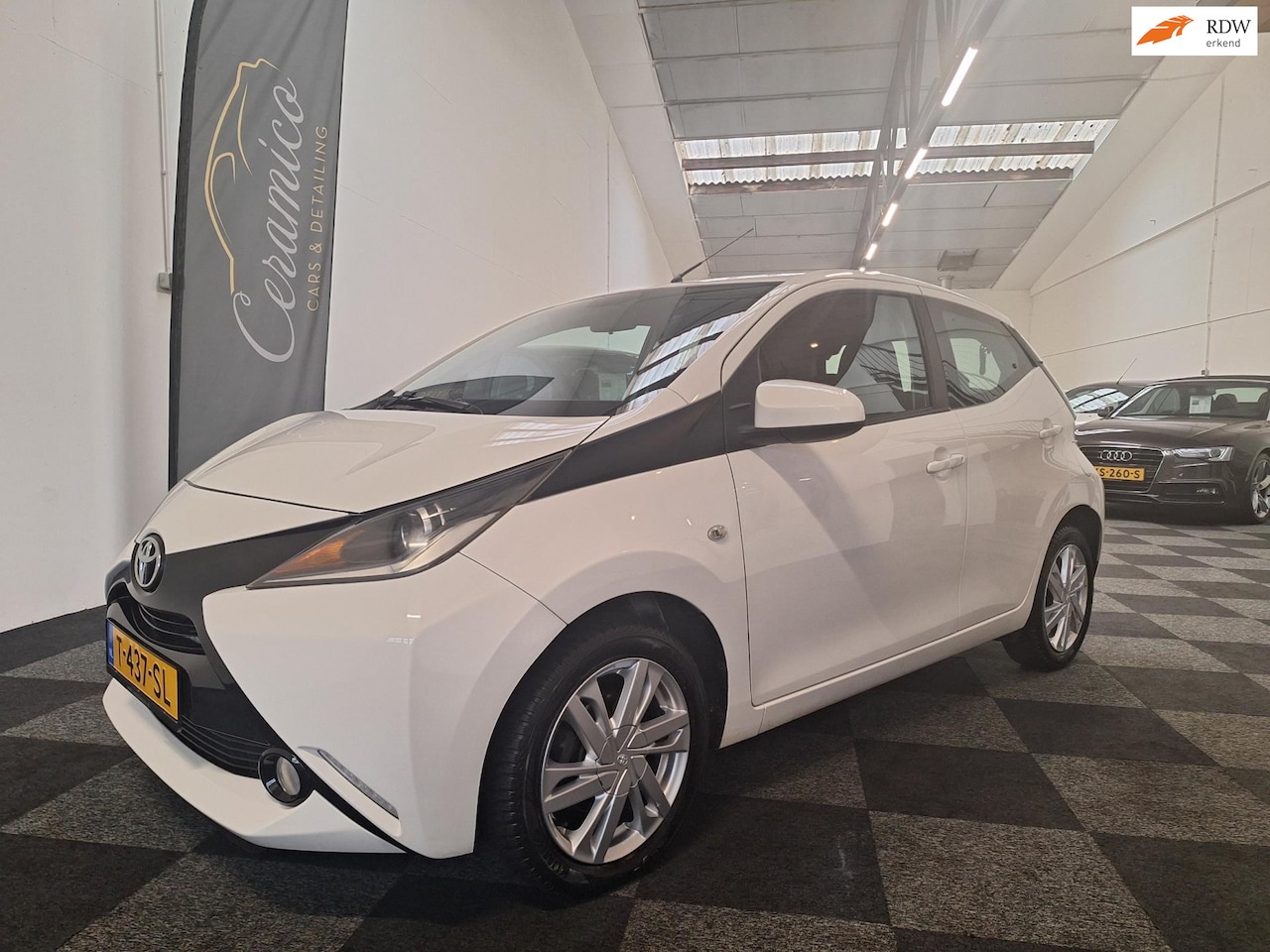 Toyota Aygo - 2014. X-cite uitvoering. MET SLECHTS 58.000 km. - AutoWereld.nl