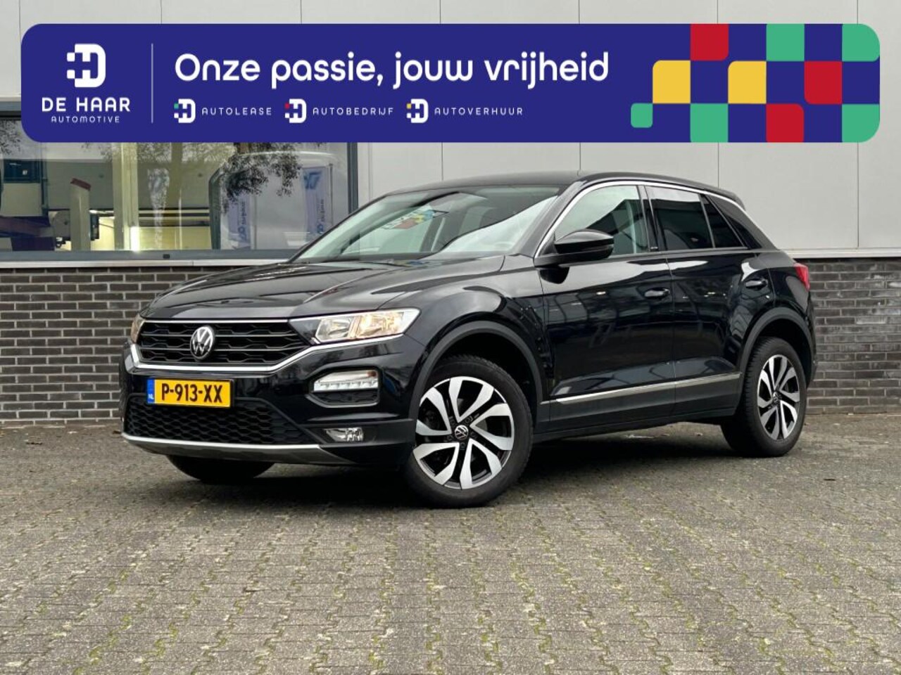 Volkswagen T-Roc - 1.5 TSI Sport Automaat - Sensoren voor+achter - Navi - Stoelverw - AutoWereld.nl