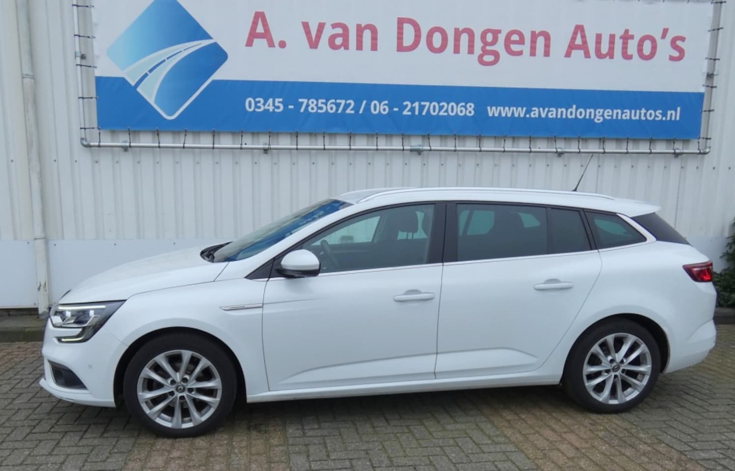 Renault Mégane Estate - 1.3 TCe GT-Line Estate 1.3 TCE 140PK GT-LINE,Navi,Camera,Trhaak,Parelmoer - AutoWereld.nl