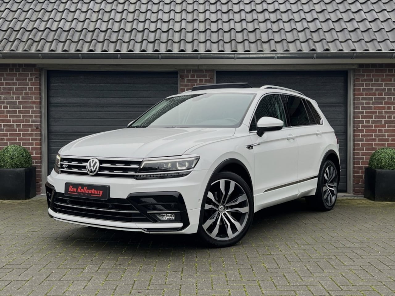 Volkswagen Tiguan - 1.4 TSI DSG 150 PK R LINE PANO DYNAUDIO KEYLESS TREKHAAK - AutoWereld.nl