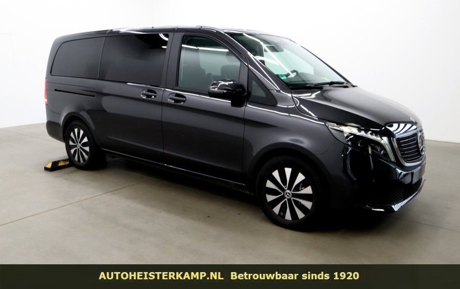 Mercedes-Benz EQV - 300 L2 90kWh 54.329 incl BTW 7-zitter LED Navi 360 Camera EL. Achterklep - AutoWereld.nl