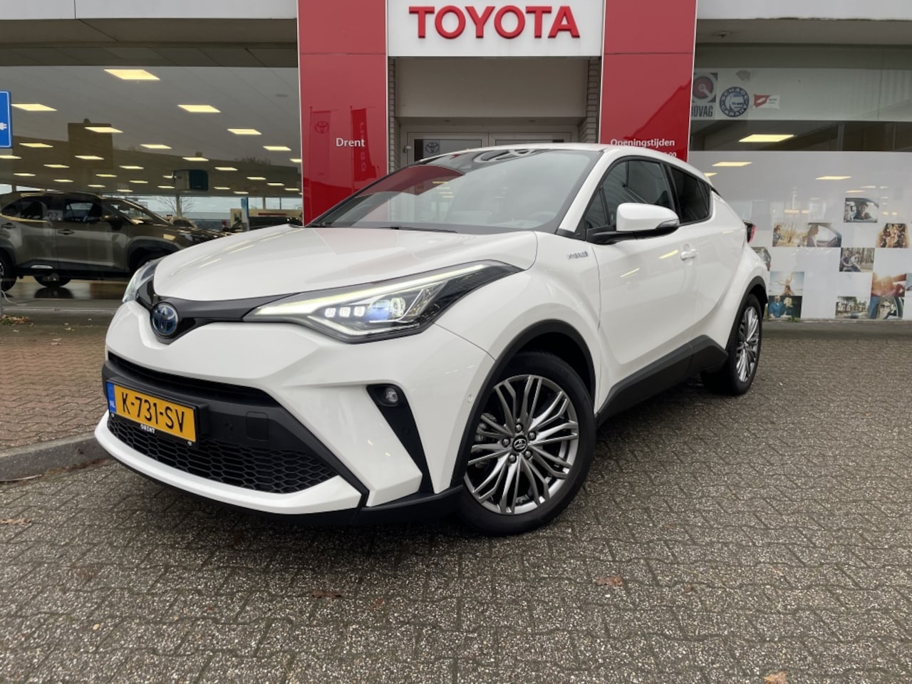 Toyota C-HR - 2.0 Hybrid Executive | Trekhaak Afneembaar | JBL | Navi | Half L - AutoWereld.nl