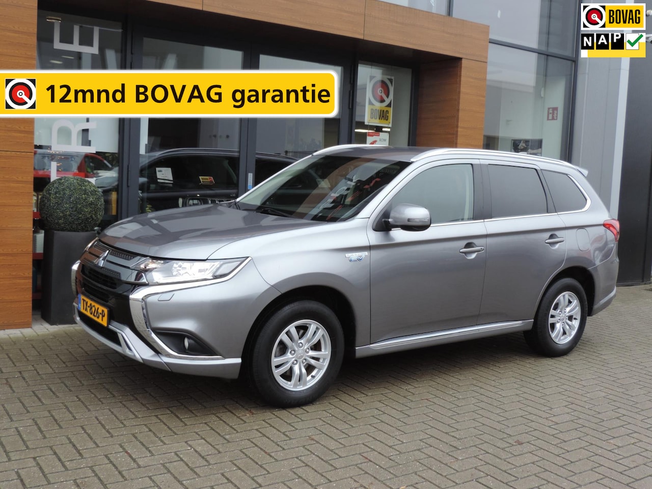 Mitsubishi Outlander - 2.4 PHEV Pure 86.000km | Afn.th | Cruise contr | ECC | CarPlay | Camera | Keyless | Halfle - AutoWereld.nl