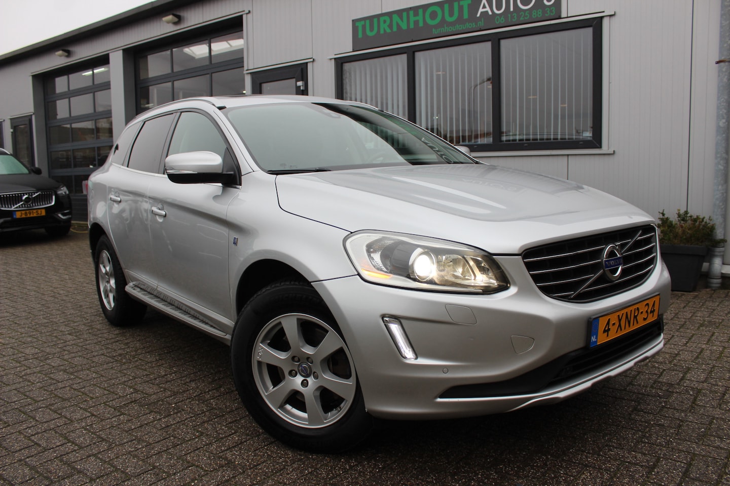 Volvo XC60 - 2.4 D5 AWD Ocean Race YOUNGTIMER Schuifdak | Keyless - AutoWereld.nl