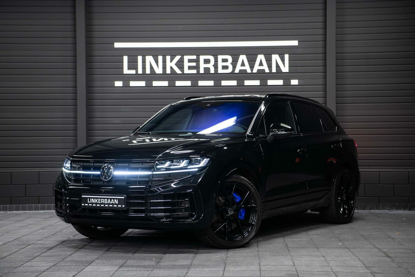 Volkswagen Touareg - R 3.0 TSi eHybrid 4MOTION | Panodak | Dynaudio | Massage | Puglia | 22 inch | NL Auto | - AutoWereld.nl