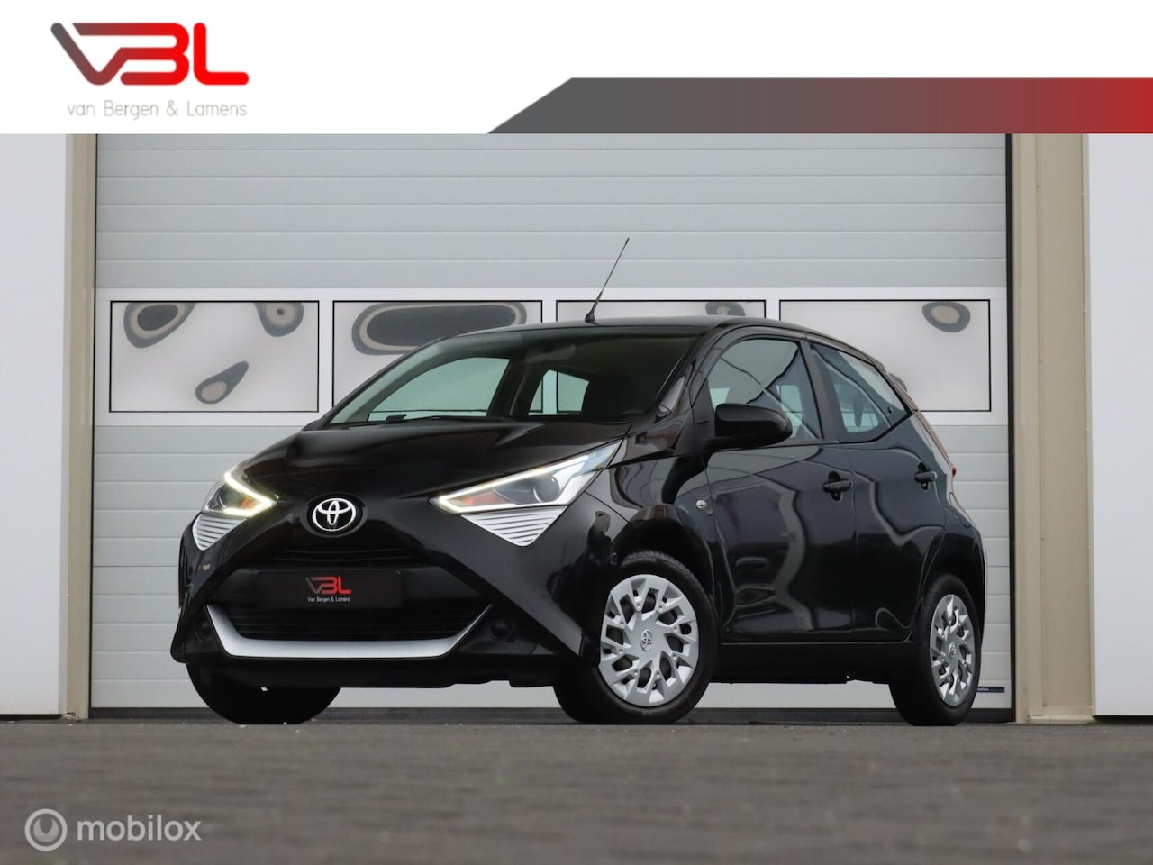 Toyota Aygo - 1.0 VVT-i x-cite | Apple Carplay | Airconditioning | 5 Deurs | Parkeercamera | - AutoWereld.nl