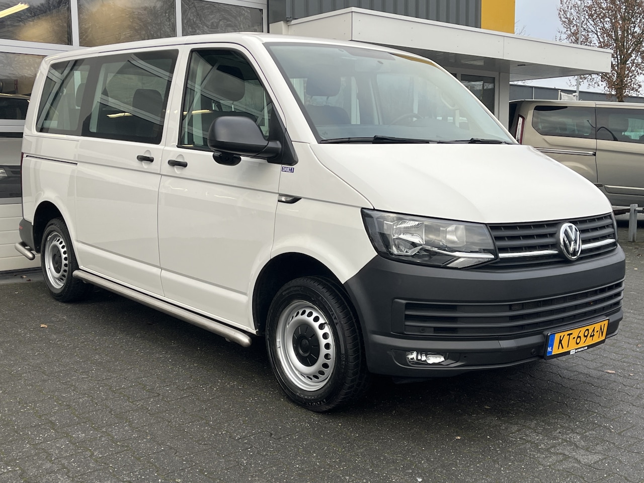 Volkswagen Transporter Kombi - 8-persoons 2.0 TDI 150 pk DSG Automaat L1H1 BTW en BPM vrij Airco Cruise control Trekhaak - AutoWereld.nl