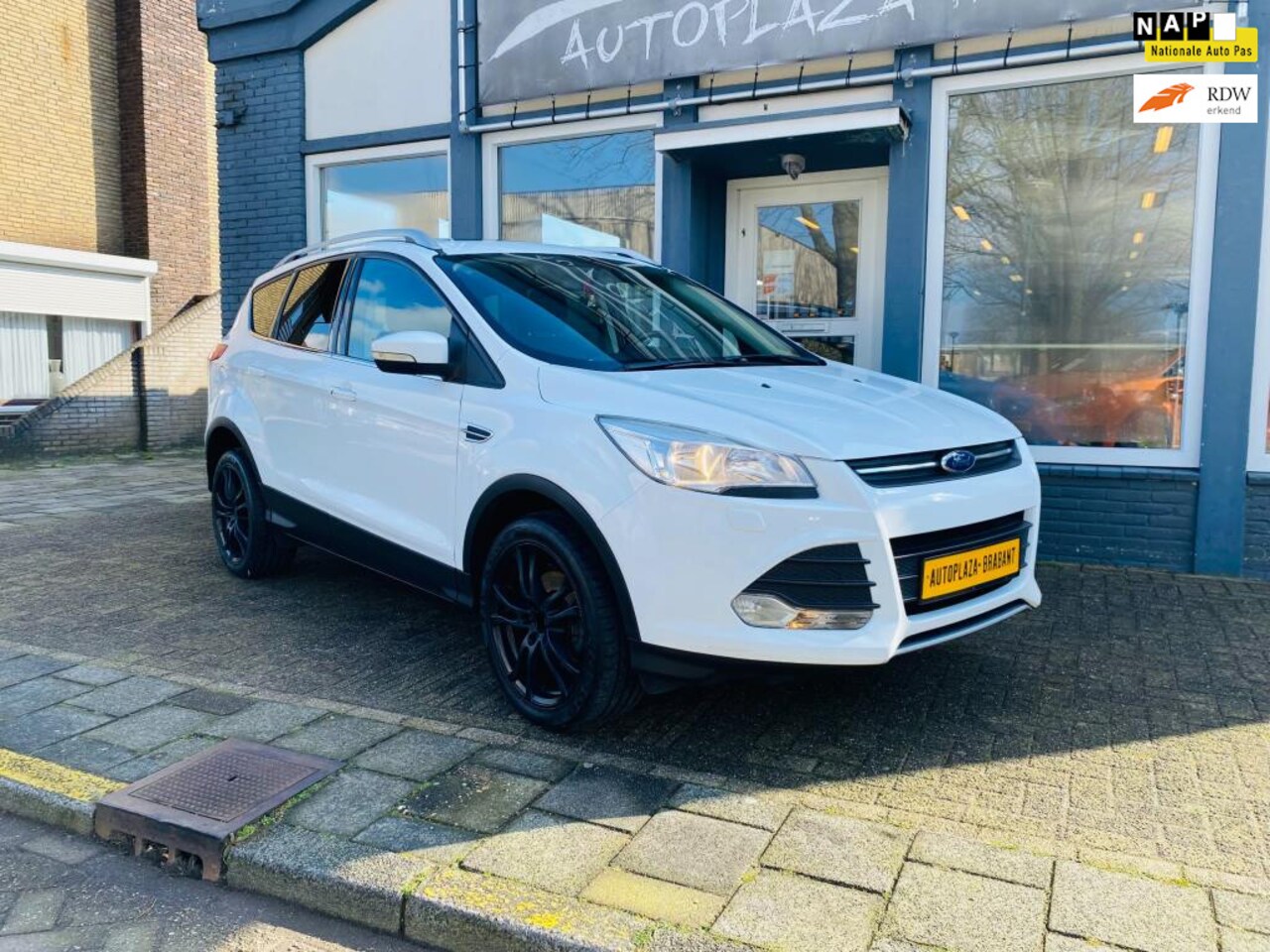 Ford Kuga - 1.6 Titanium/ AIRCO / PANODAK / PDC - AutoWereld.nl