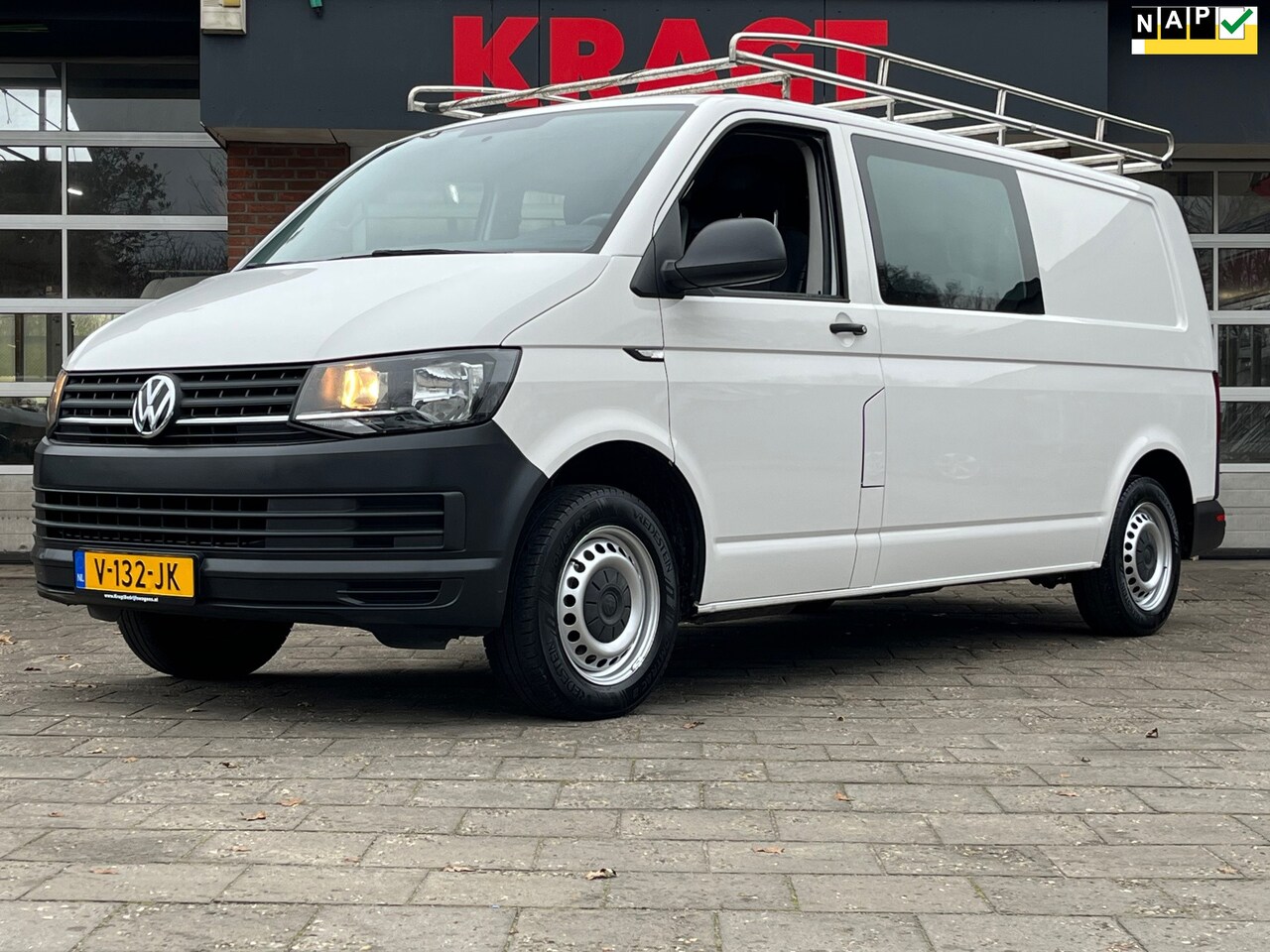 Volkswagen Transporter - 2.0 TDI L2H1 DC|NAP|EURO6|DUBBELCABINE|airco|cruise control|navigatie|boordcomputer|trekha - AutoWereld.nl