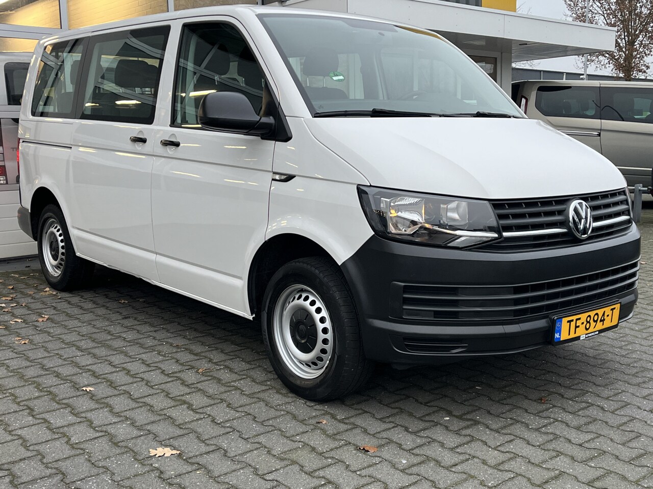 Volkswagen Transporter Kombi - 9-persoons 2.0 TDI L1H1 Airco Euro 6 Combi Personenbus Passenger Groepsvervoer Taxi - AutoWereld.nl