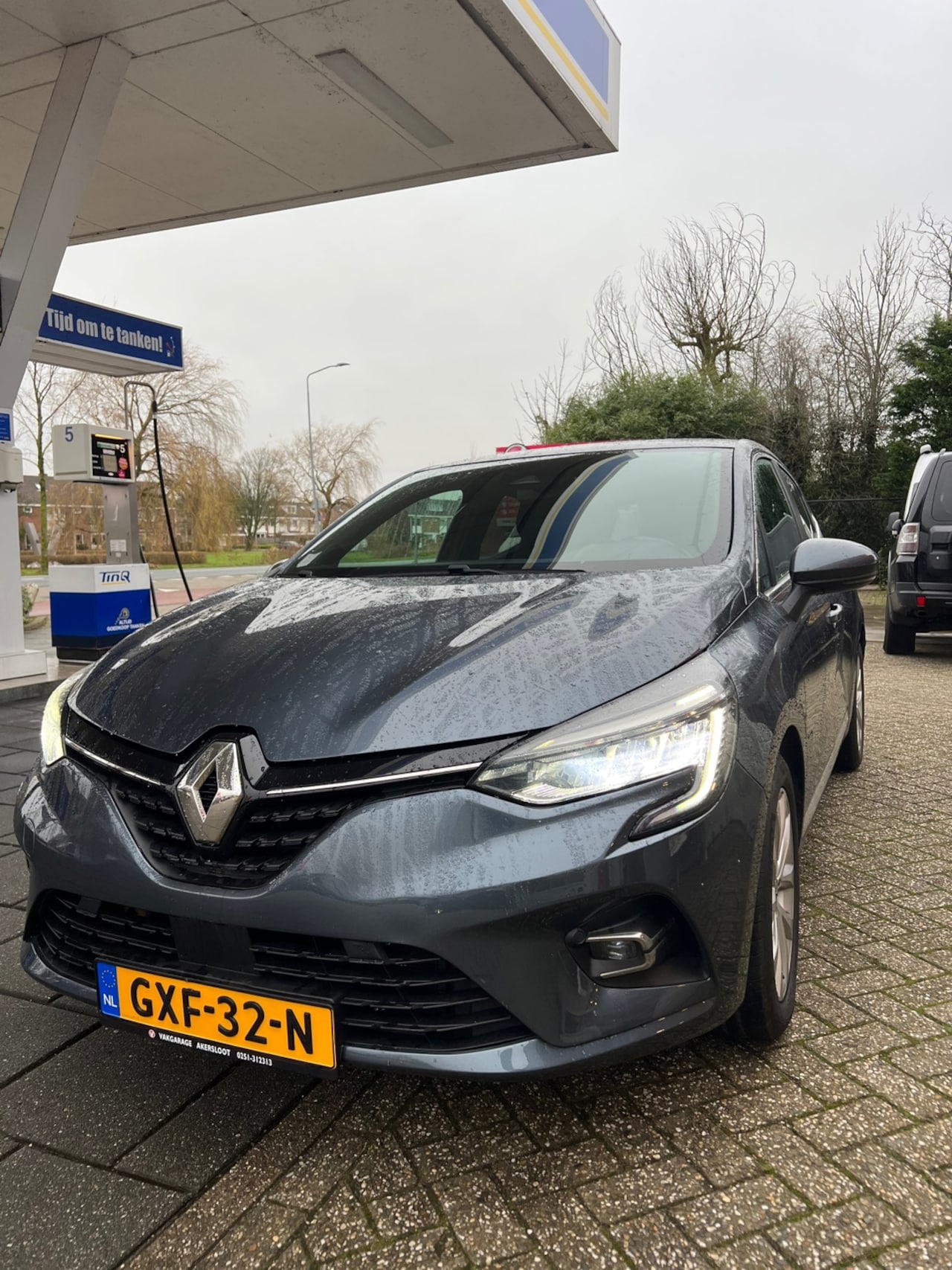 Renault Clio - 1.0 TCe Intens / Parkeersensoren / Bluetooth / Airco / Navi / CruiseControl - AutoWereld.nl