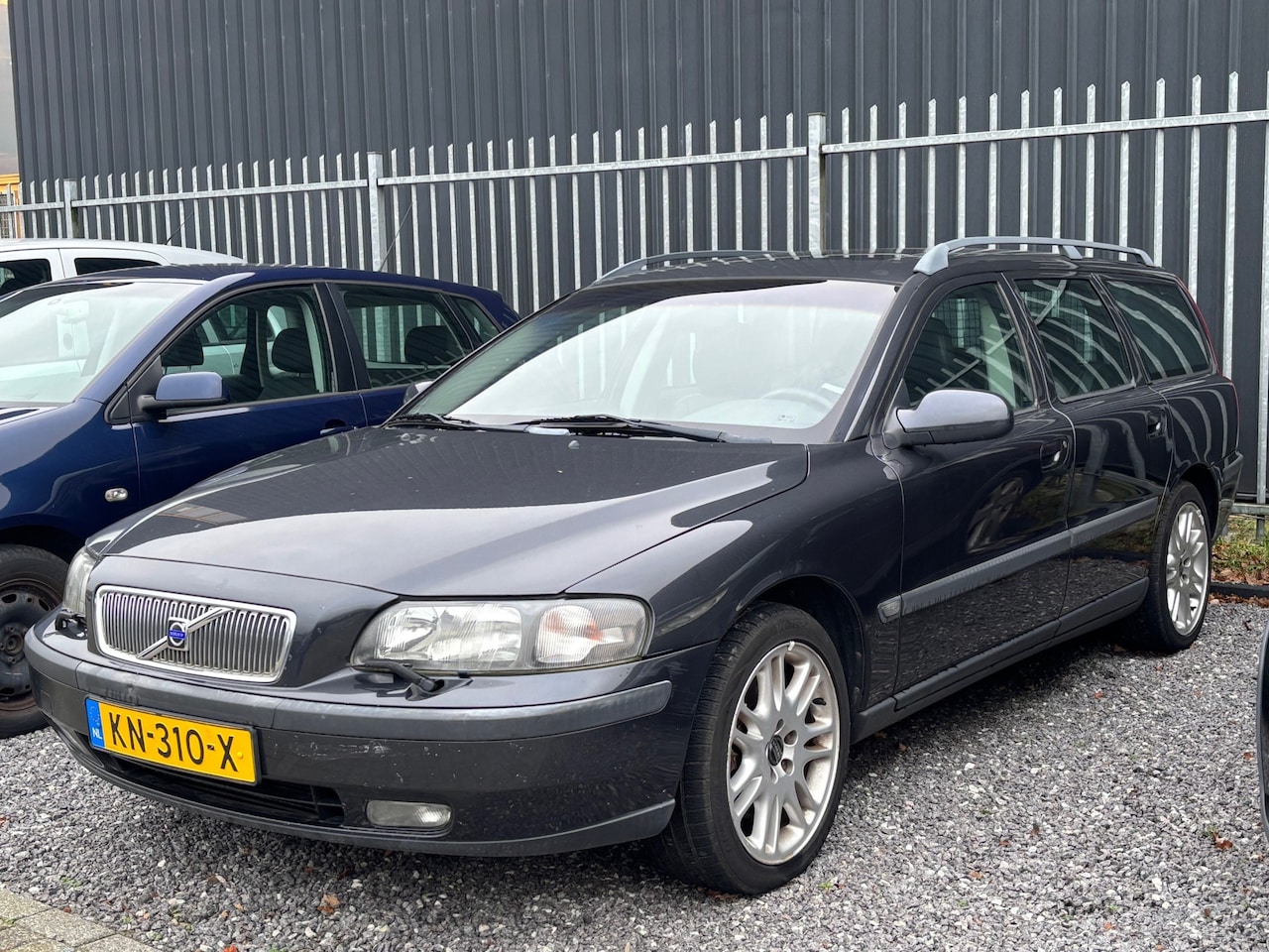 Volvo V70 - 2.4 T Comfort Line automaat | APK Verlopen! Meeneemprijs!! - AutoWereld.nl