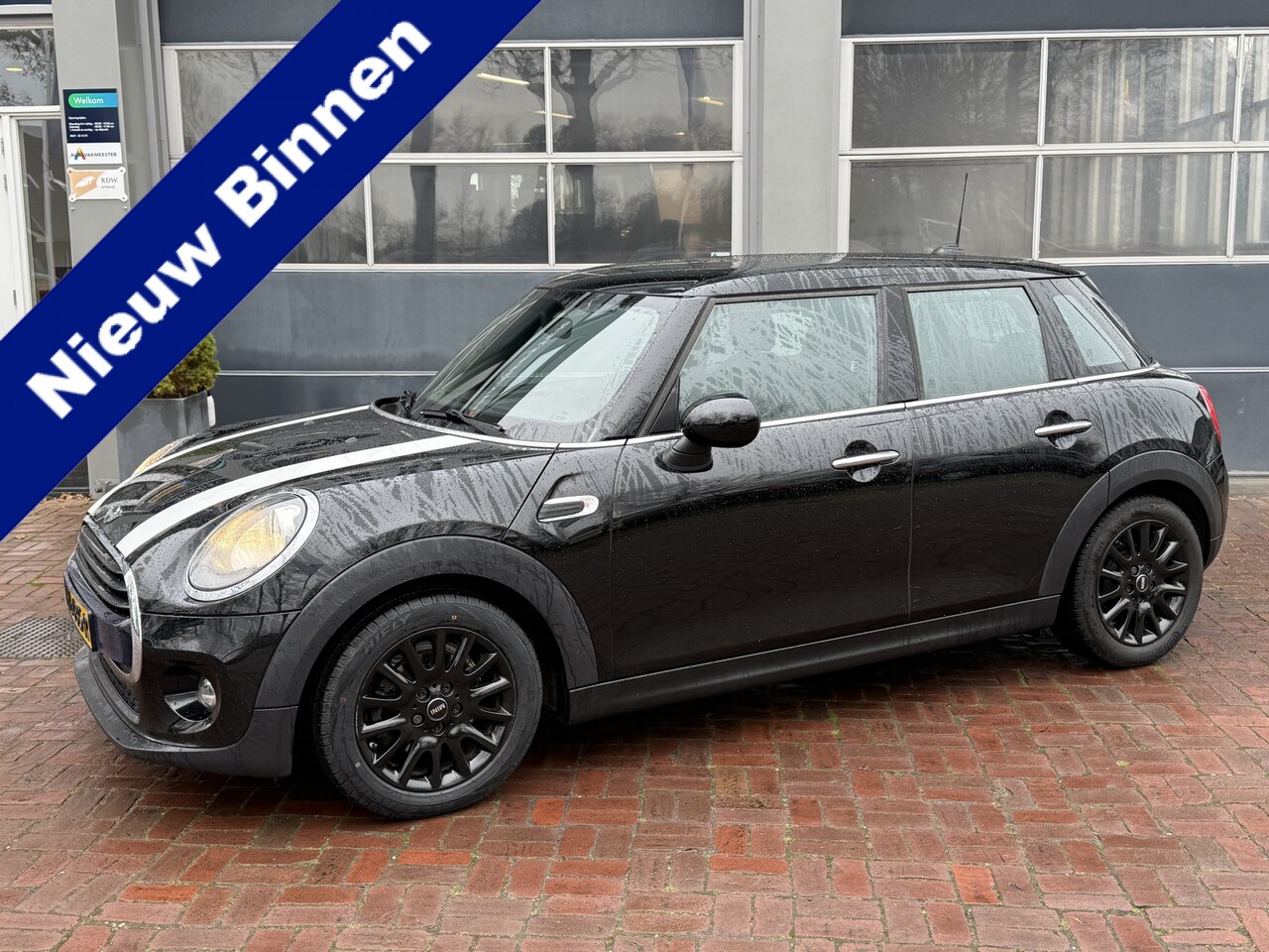 MINI Cooper - Mini 1.5 Business | Org.NL |  12-2015 128.200 KM - AutoWereld.nl