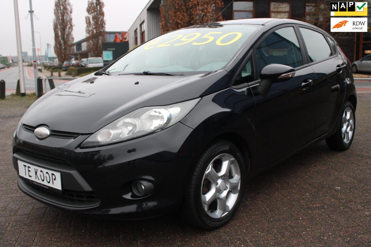 Ford Fiesta - 1.25 Trend 82PK 5 deurs AIRCO ZWART - AutoWereld.nl