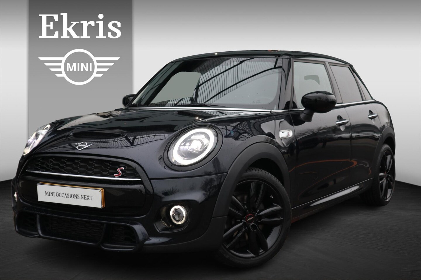 MINI Cooper S - 5-deurs | John Cooper Works uitvoering - AutoWereld.nl