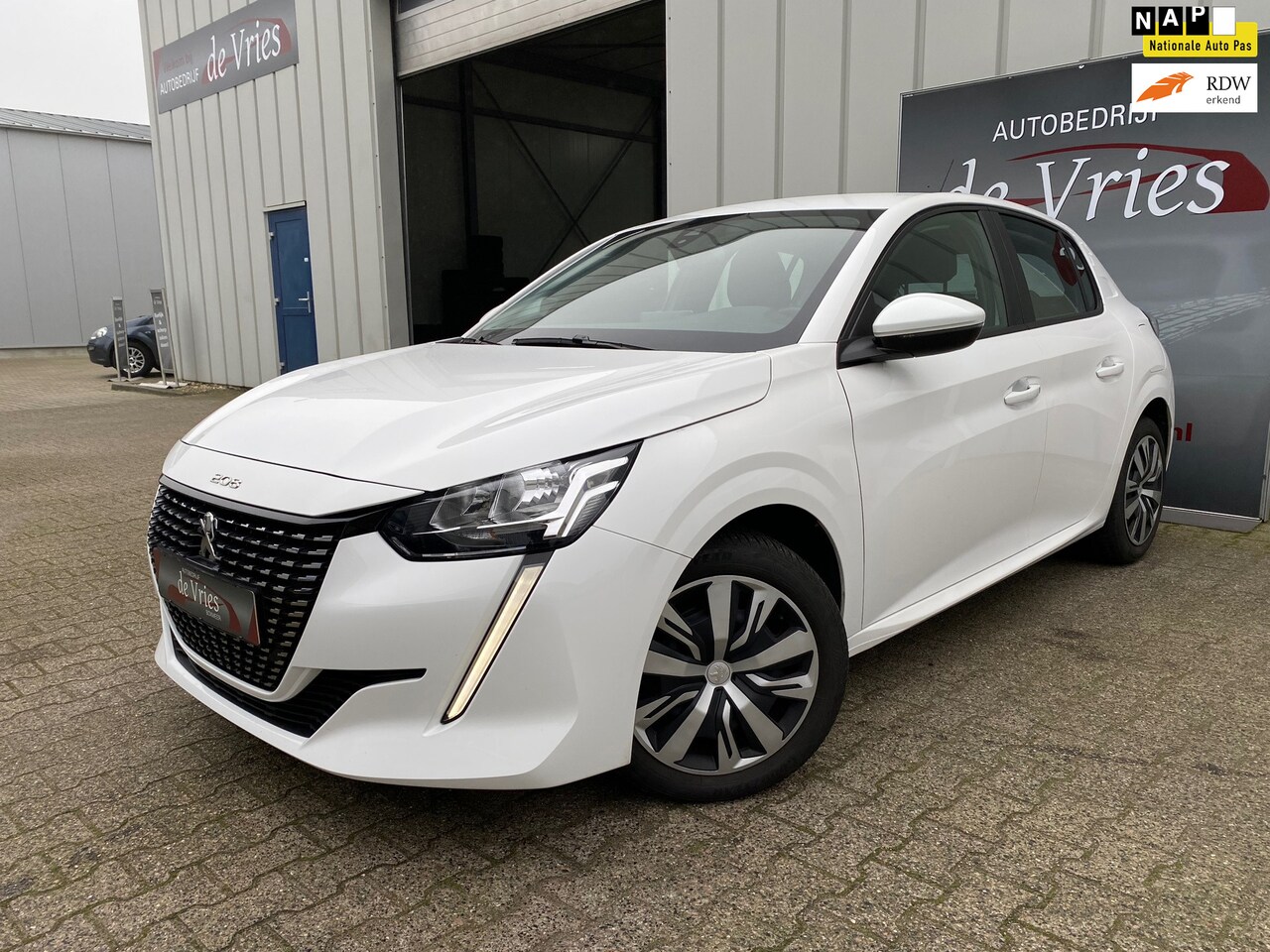 Peugeot 208 - 1.2 PureTech Allure 100PK / Airco / Cruise / Camera / Apple carplay/Android Auto - AutoWereld.nl