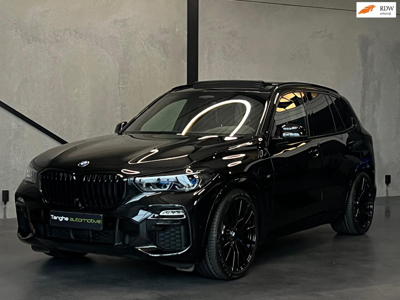 BMW X5 - XDrive45e M-Sport,B&W,Laser,Pano,HU,ACC,22"LM,Comfort Stoelen, Warmte comfort pakket, 4x s - AutoWereld.nl