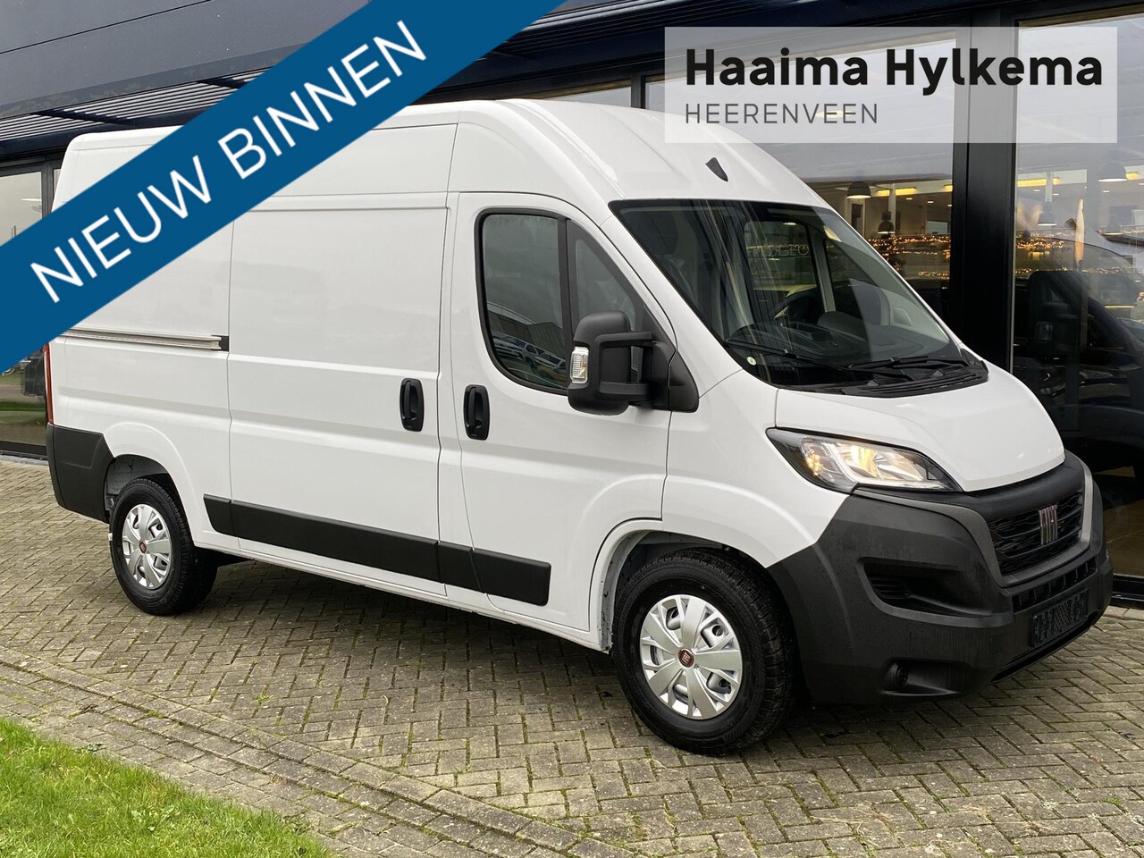 Fiat Ducato - 35 2.2D 180pk Automaat L2H2 | VOORRAAD | Snel leverbaar | Verzwaarde vering | Luxe tussenw - AutoWereld.nl