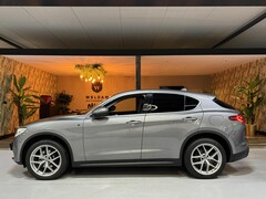 Alfa Romeo Stelvio - 2.0 T AWD Super Garantie 280 PK Leder Xenon Camera Cruise Rijklaar