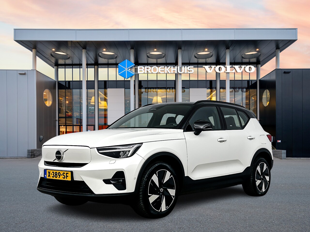 Volvo XC40 - Single Motor Extended Range Ultimate | Kunstleder | 360 Camera | Harman Kardon | Panoramad - AutoWereld.nl