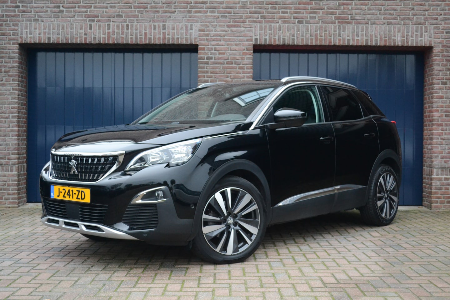 Peugeot 3008 - 1.2 PureTech Automaat Blue Lease Premium | Trekhaak | 360 Camera | Keyless | Carplay - AutoWereld.nl