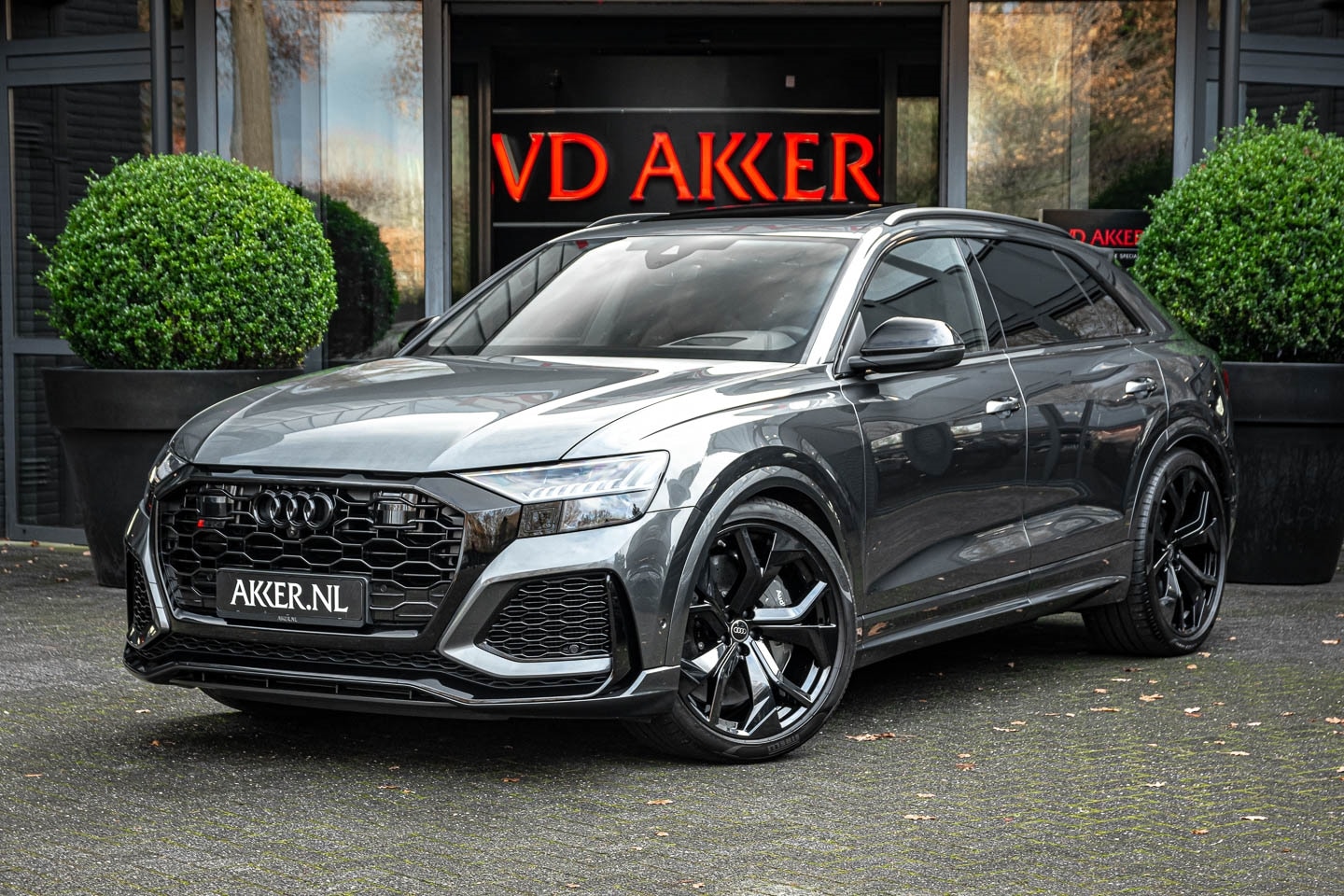 Audi RSQ8 - RSQ8 DYNAMIC PLUS+ALC.HEMEL+MASSAGE+HEADUP+3DCAMERA - AutoWereld.nl